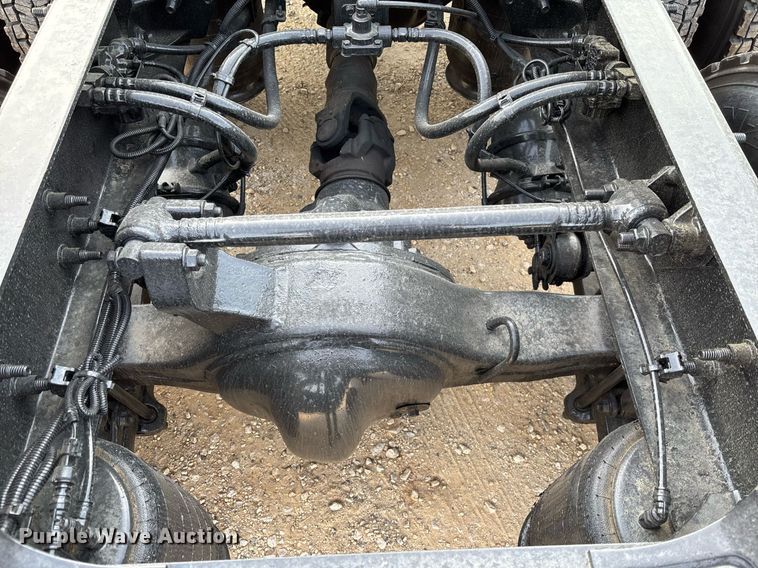 image for item EC3581 2020 International LT625 semi truck