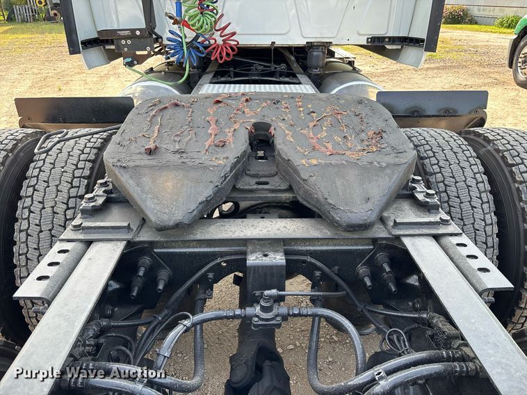 image for item EC3581 2020 International LT625 semi truck