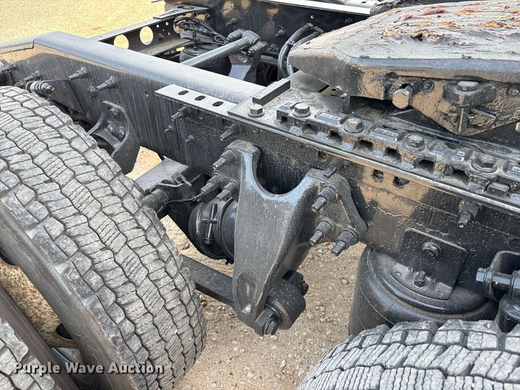 image for item EC3581 2020 International LT625 semi truck