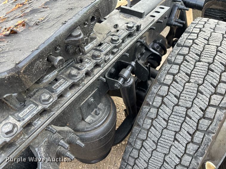 image for item EC3581 2020 International LT625 semi truck