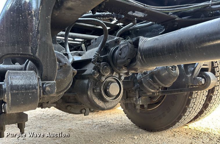 image for item EC3581 2020 International LT625 semi truck