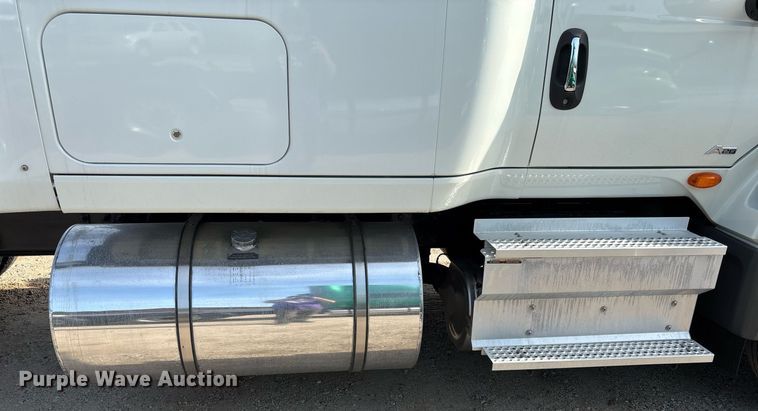 image for item EC3581 2020 International LT625 semi truck