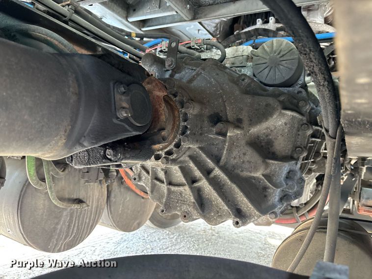 image for item EC3581 2020 International LT625 semi truck