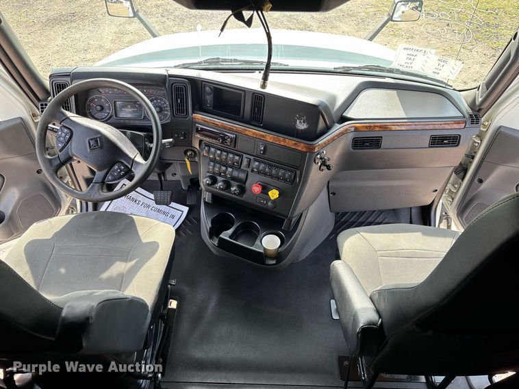 image for item EC3581 2020 International LT625 semi truck