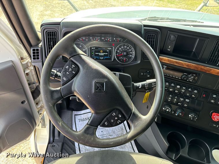 image for item EC3581 2020 International LT625 semi truck