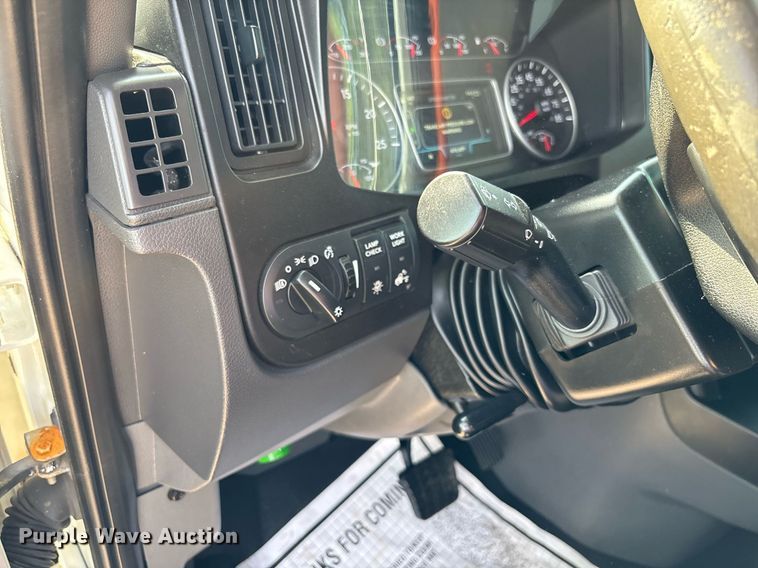 image for item EC3581 2020 International LT625 semi truck