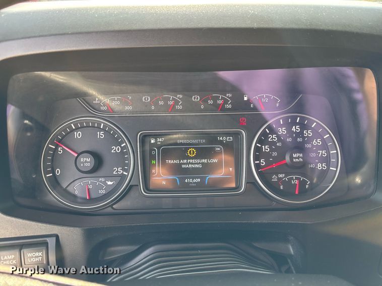 image for item EC3581 2020 International LT625 semi truck