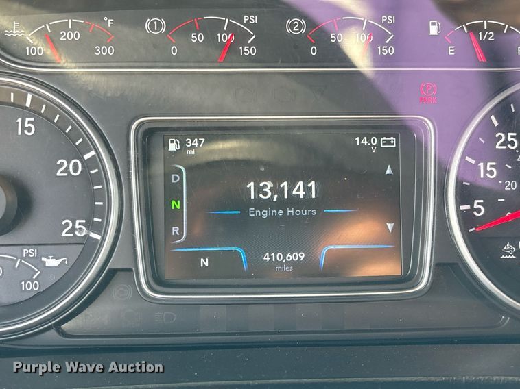 image for item EC3581 2020 International LT625 semi truck