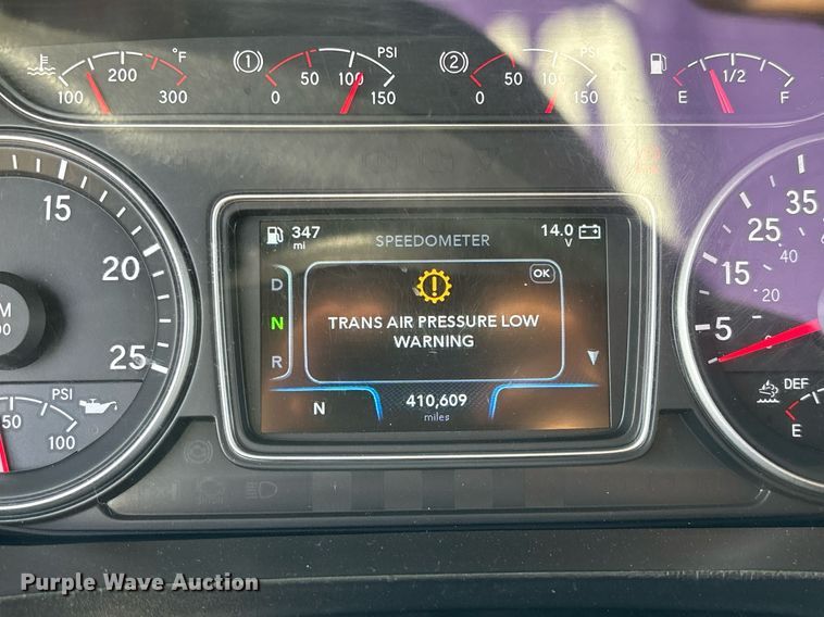 image for item EC3581 2020 International LT625 semi truck