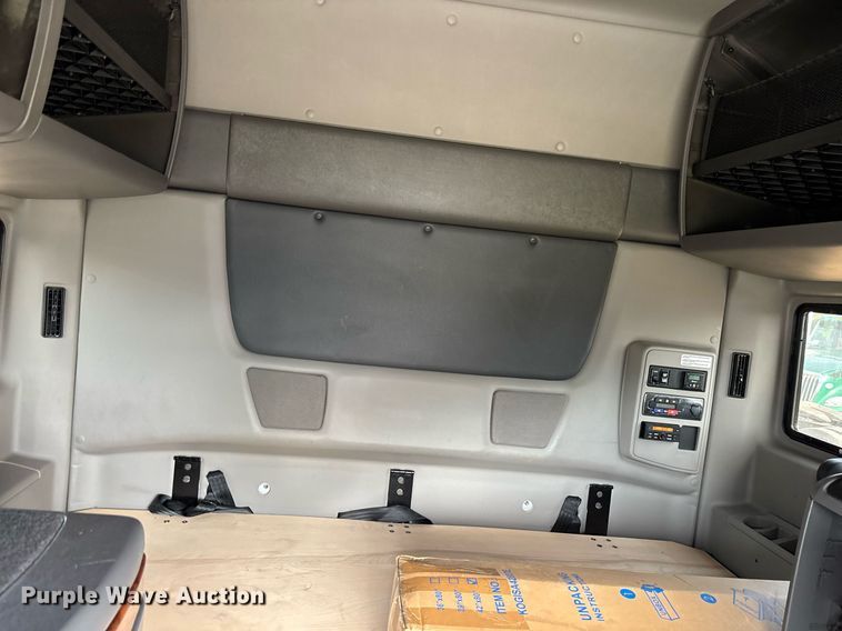 image for item EC3581 2020 International LT625 semi truck