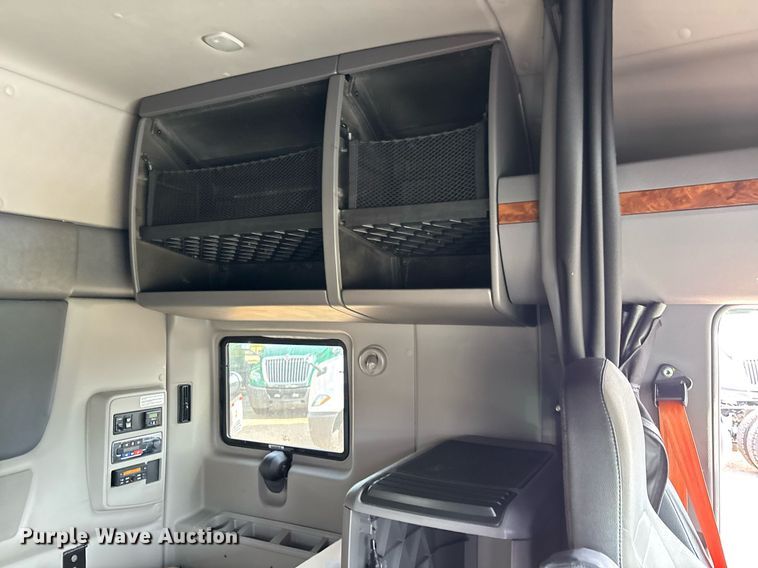 image for item EC3581 2020 International LT625 semi truck