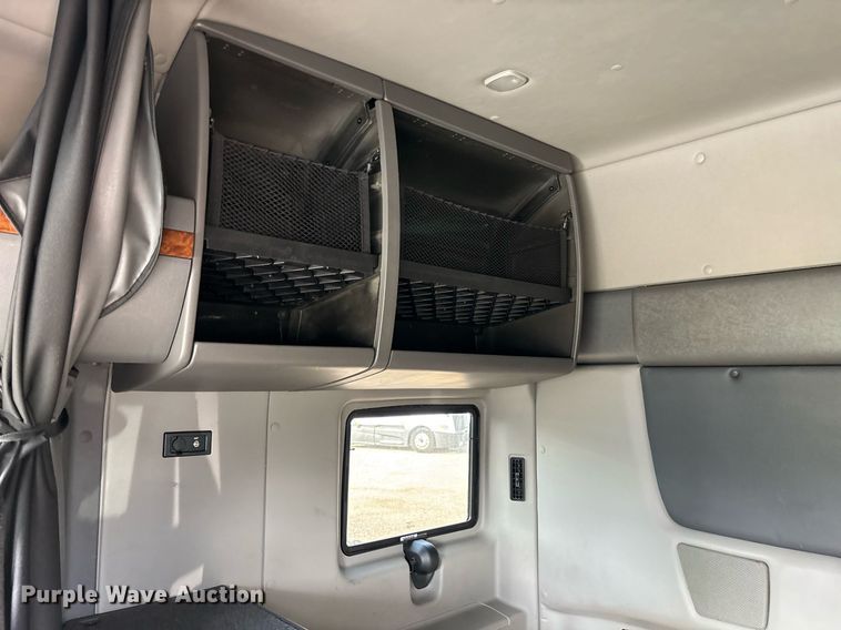 image for item EC3581 2020 International LT625 semi truck