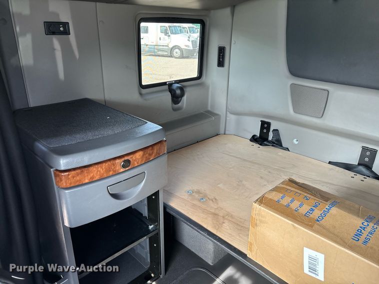 image for item EC3581 2020 International LT625 semi truck