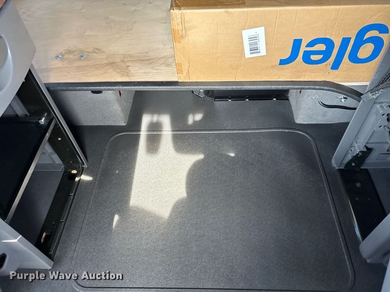 image for item EC3581 2020 International LT625 semi truck