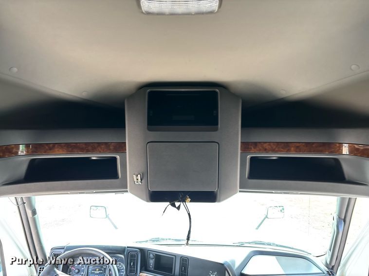 image for item EC3581 2020 International LT625 semi truck