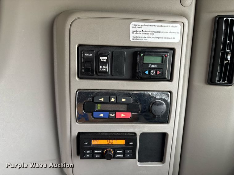 image for item EC3581 2020 International LT625 semi truck