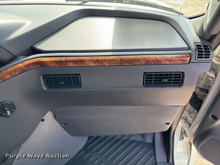 image for item EC3581 2020 International LT625 semi truck