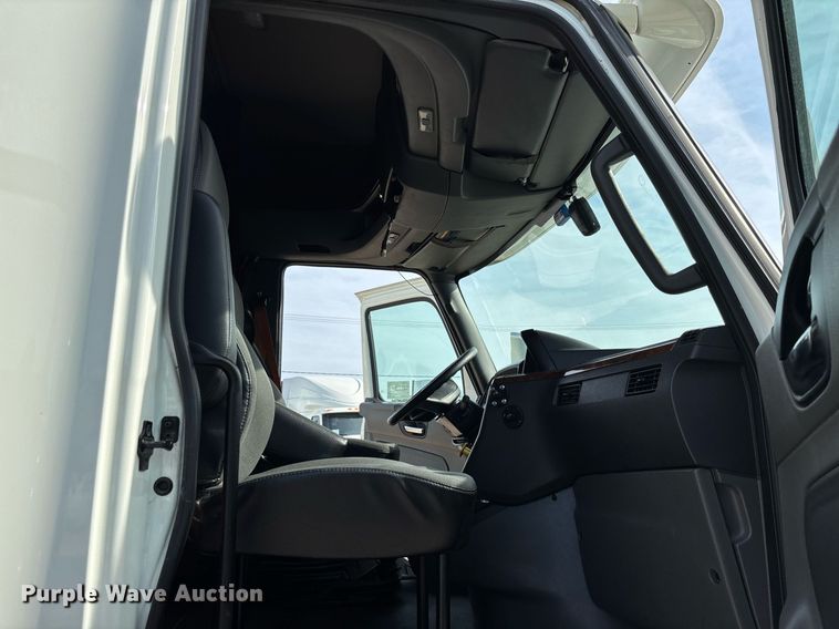 image for item EC3581 2020 International LT625 semi truck