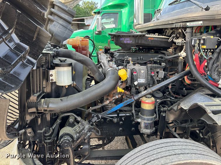 image for item EC3581 2020 International LT625 semi truck