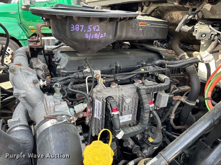 image for item EC3581 2020 International LT625 semi truck