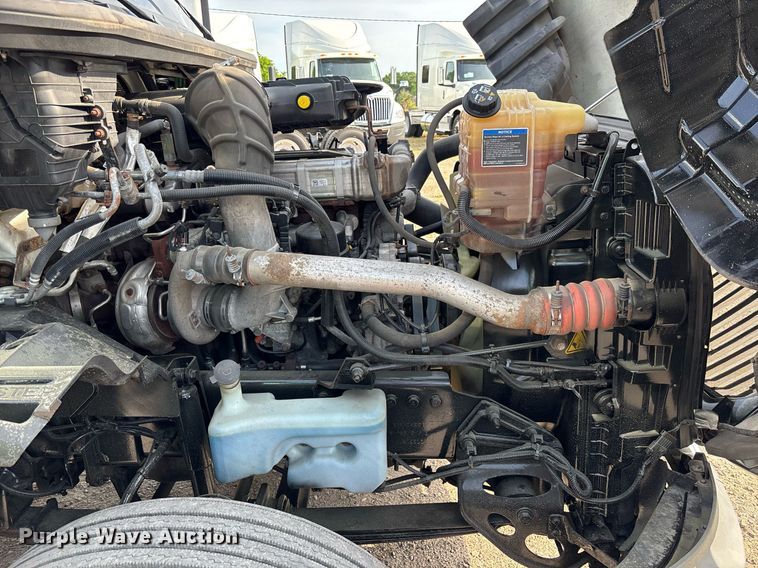 image for item EC3581 2020 International LT625 semi truck