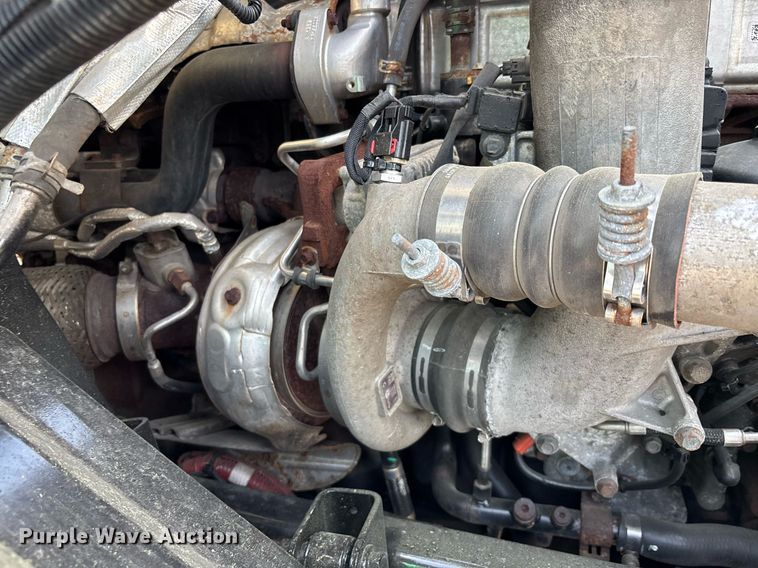 image for item EC3581 2020 International LT625 semi truck