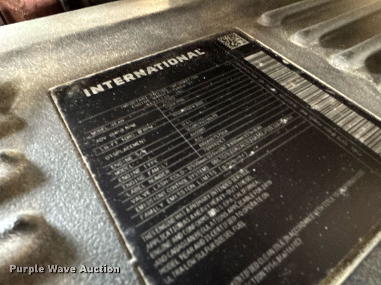 image for item EC3581 2020 International LT625 semi truck