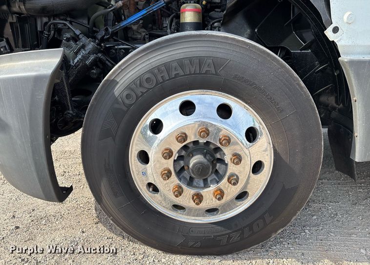 image for item EC3581 2020 International LT625 semi truck