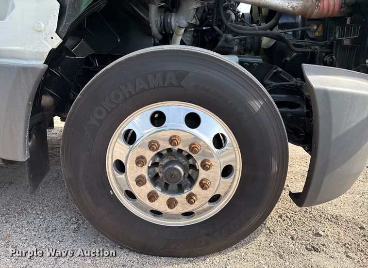 image for item EC3581 2020 International LT625 semi truck