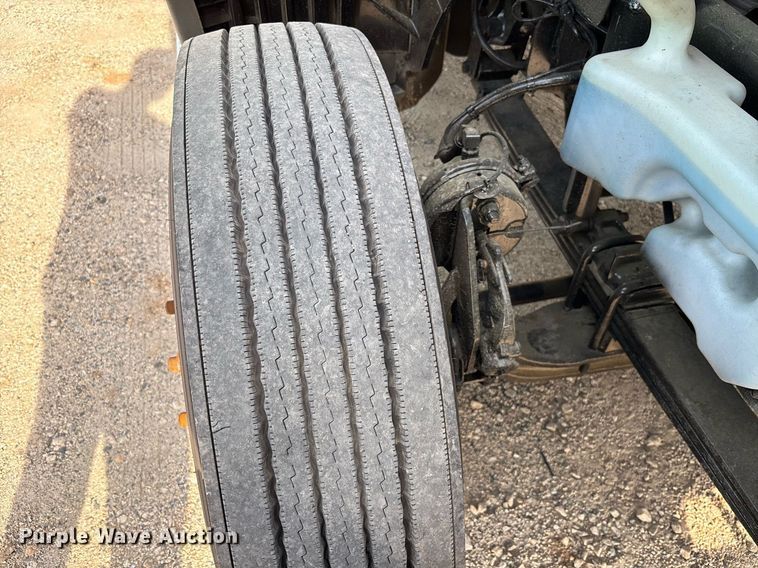 image for item EC3581 2020 International LT625 semi truck