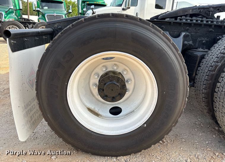 image for item EC3581 2020 International LT625 semi truck