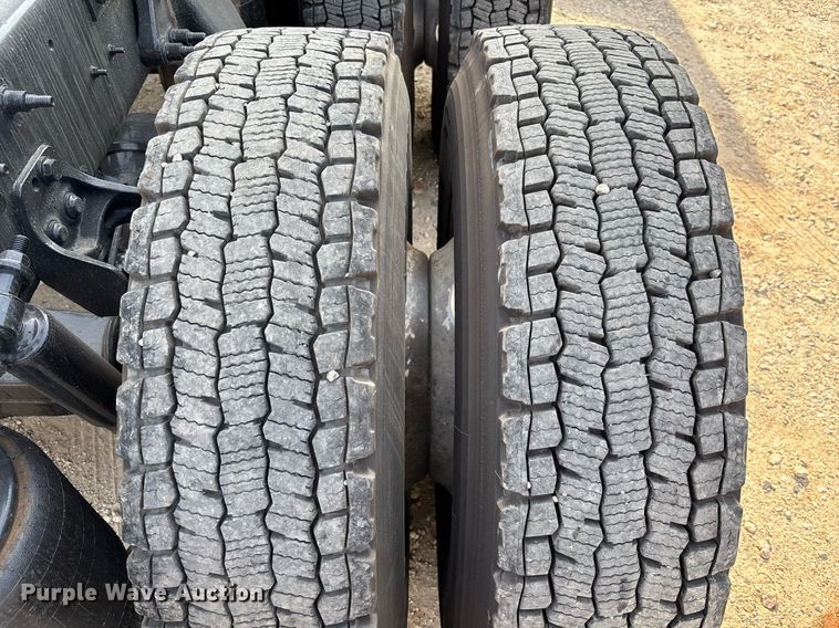 image for item EC3581 2020 International LT625 semi truck