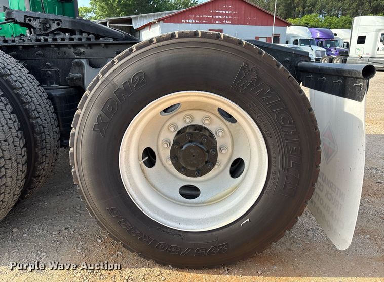 image for item EC3581 2020 International LT625 semi truck