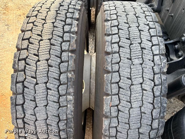 image for item EC3581 2020 International LT625 semi truck