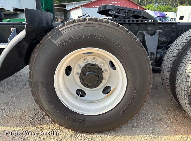 image for item EC3581 2020 International LT625 semi truck