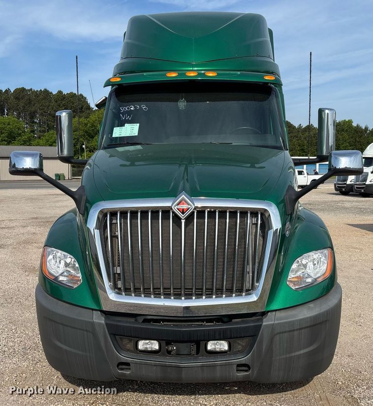 image for item EC3582 2020 International LT625 semi truck