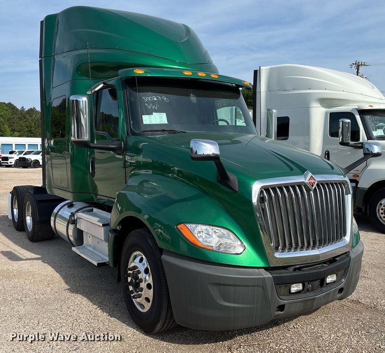 image for item EC3582 2020 International LT625 semi truck