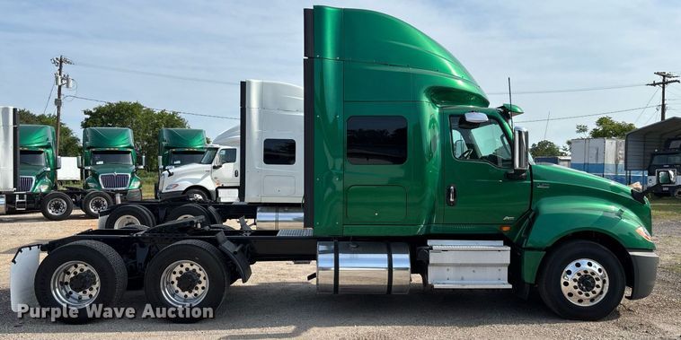 image for item EC3582 2020 International LT625 semi truck