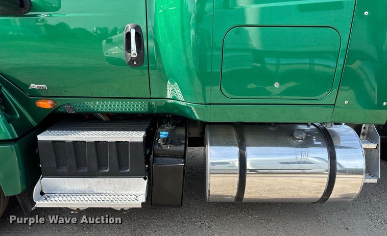 image for item EC3582 2020 International LT625 semi truck