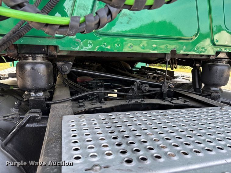 image for item EC3582 2020 International LT625 semi truck