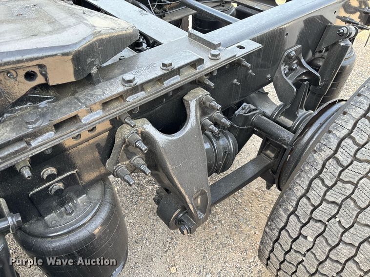 image for item EC3582 2020 International LT625 semi truck