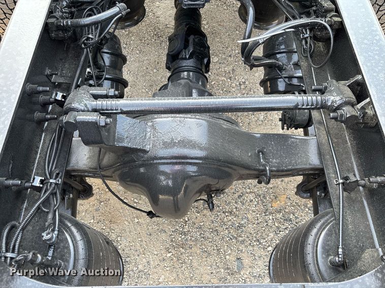 image for item EC3582 2020 International LT625 semi truck