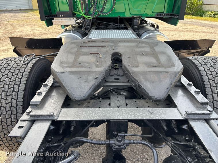 image for item EC3582 2020 International LT625 semi truck