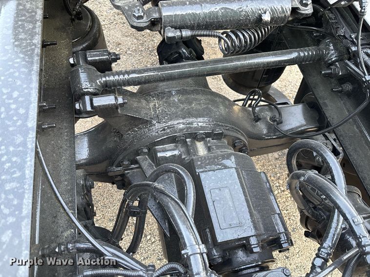 image for item EC3582 2020 International LT625 semi truck