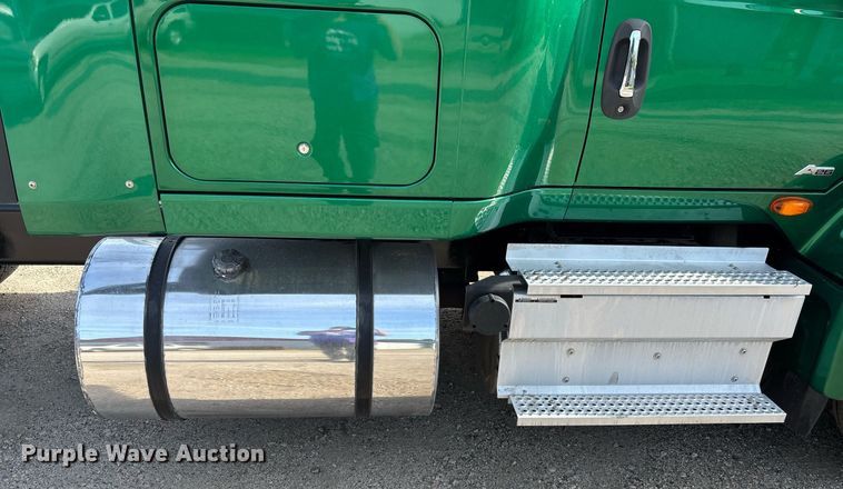 image for item EC3582 2020 International LT625 semi truck