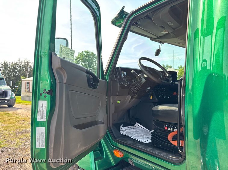 image for item EC3582 2020 International LT625 semi truck