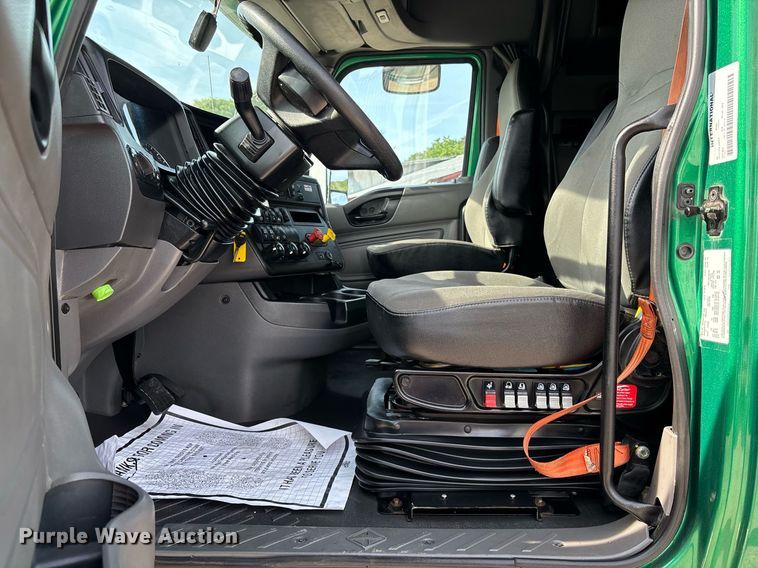 image for item EC3582 2020 International LT625 semi truck