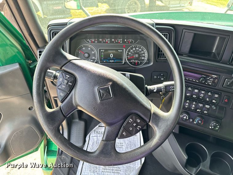 image for item EC3582 2020 International LT625 semi truck