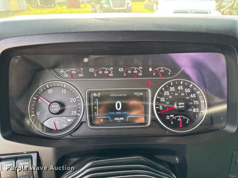 image for item EC3582 2020 International LT625 semi truck