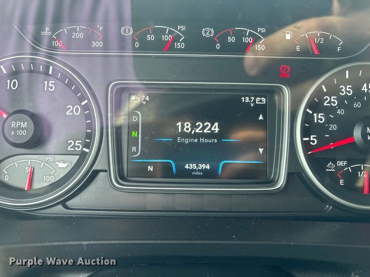 image for item EC3582 2020 International LT625 semi truck